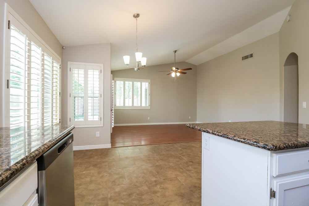 9761 W Runion Dr - Photo 7 of 16