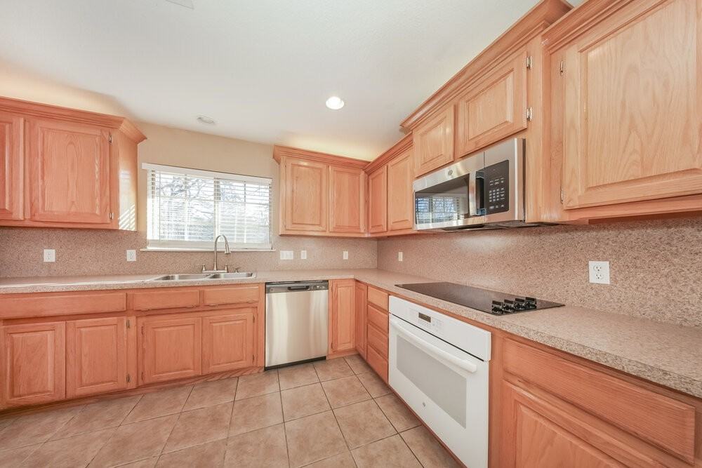 2648 Greystone Ln - Photo 7 of 16