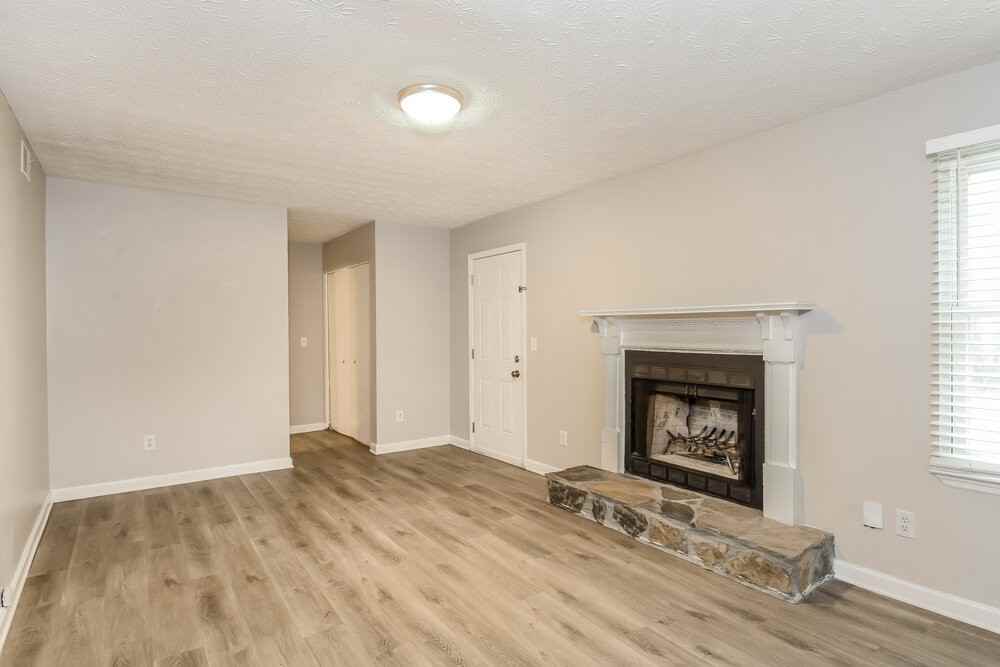 4067 Keheley Glen Dr Ne - Photo 5 of 17