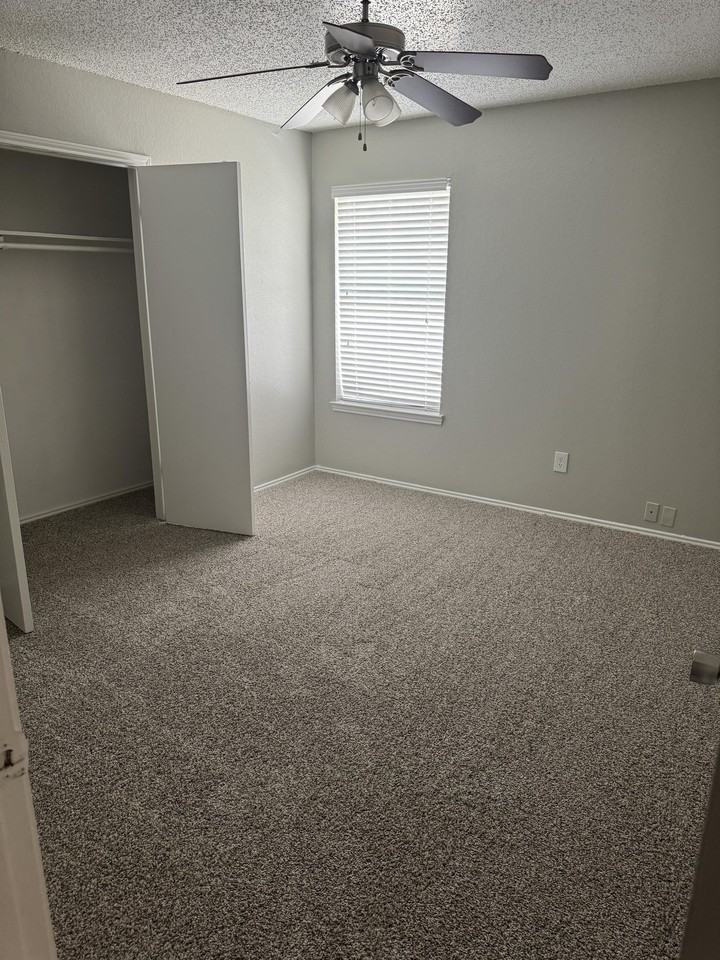 5922 Westcreek Dr - Photo 3 of 21