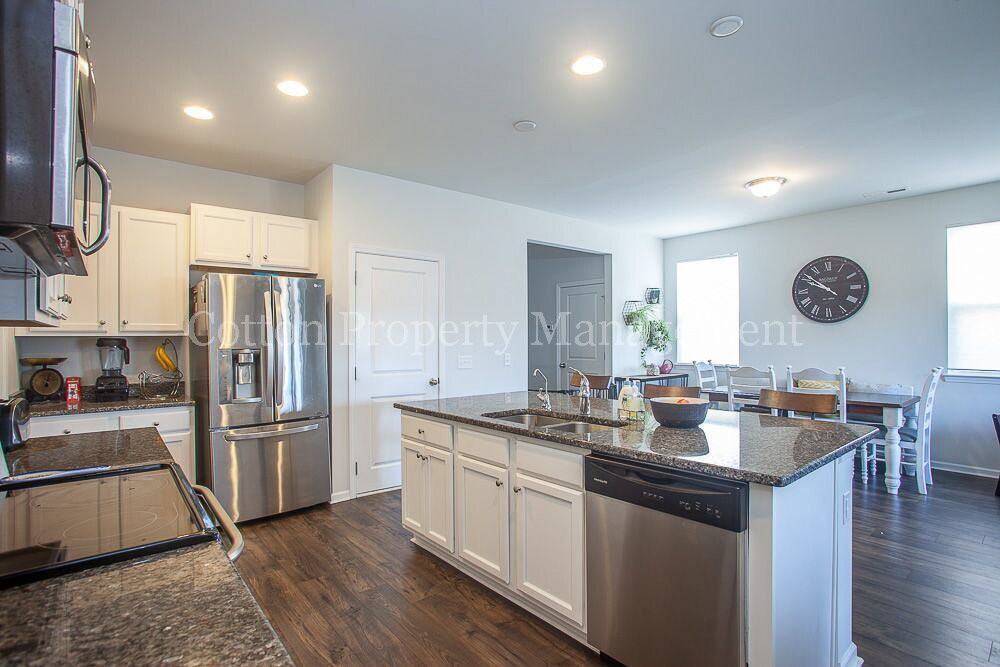 142 Presley Ln - Photo 3 of 24