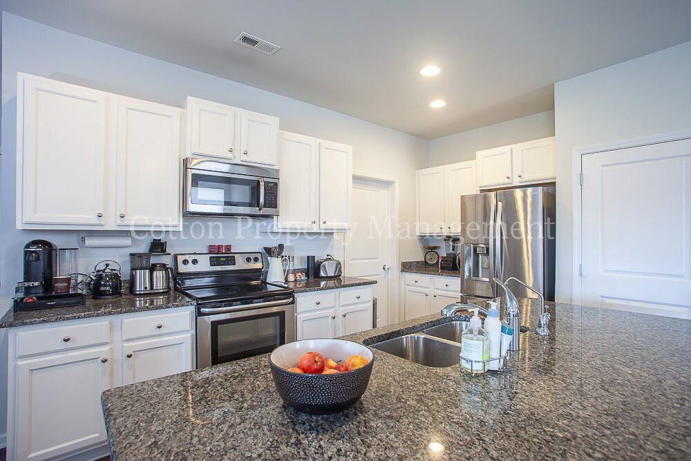 142 Presley Ln - Photo 4 of 24