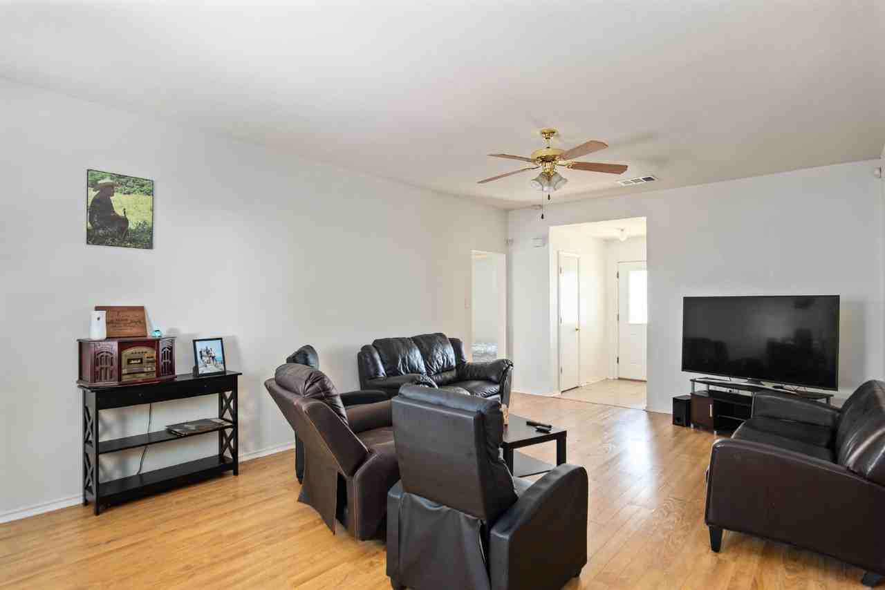 1815 Liberty Hill Dr - Photo 6 of 25