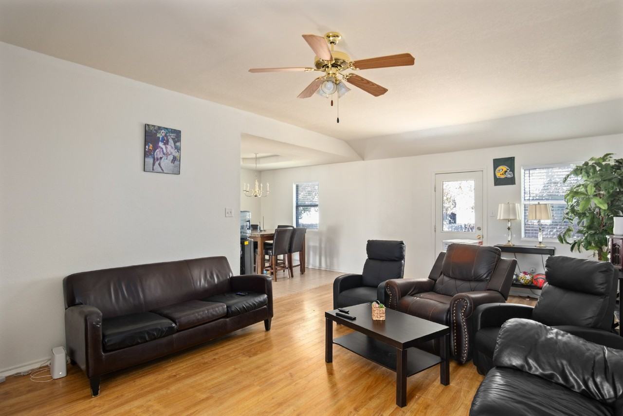 1815 Liberty Hill Dr - Photo 7 of 25