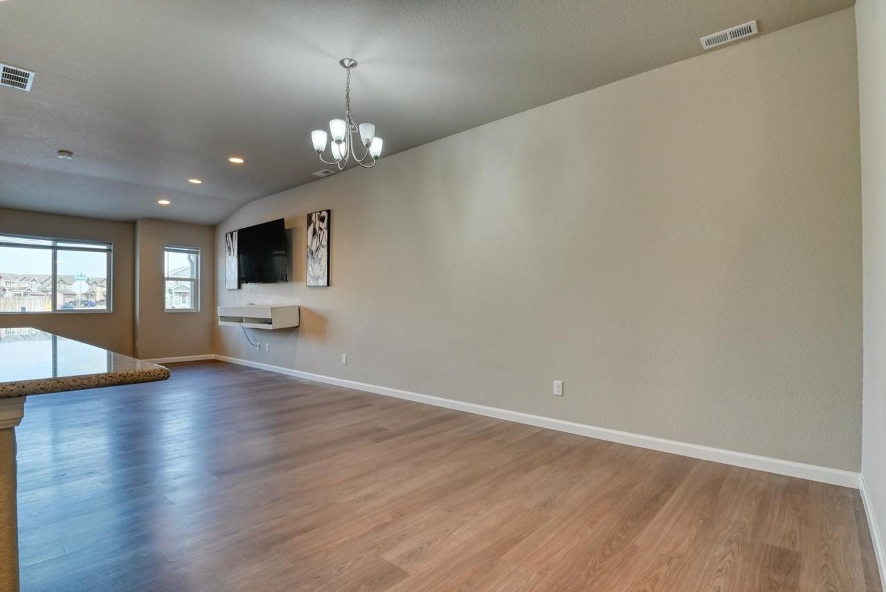 6211 Old Glory Dr - Photo 3 of 16