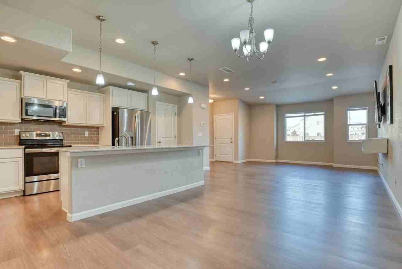 6211 Old Glory Dr - Photo 6 of 16