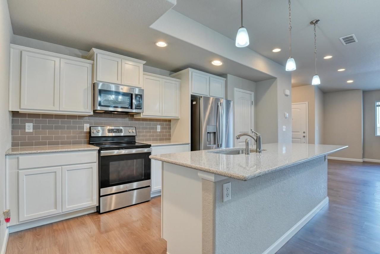 6211 Old Glory Dr - Photo 7 of 16