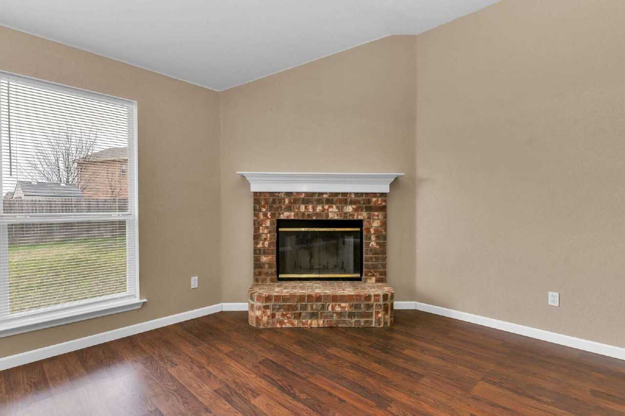 324 Kingfisher Ln - Photo 3 of 12