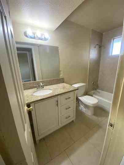 1700 Lincoln St - Photo 4 of 9