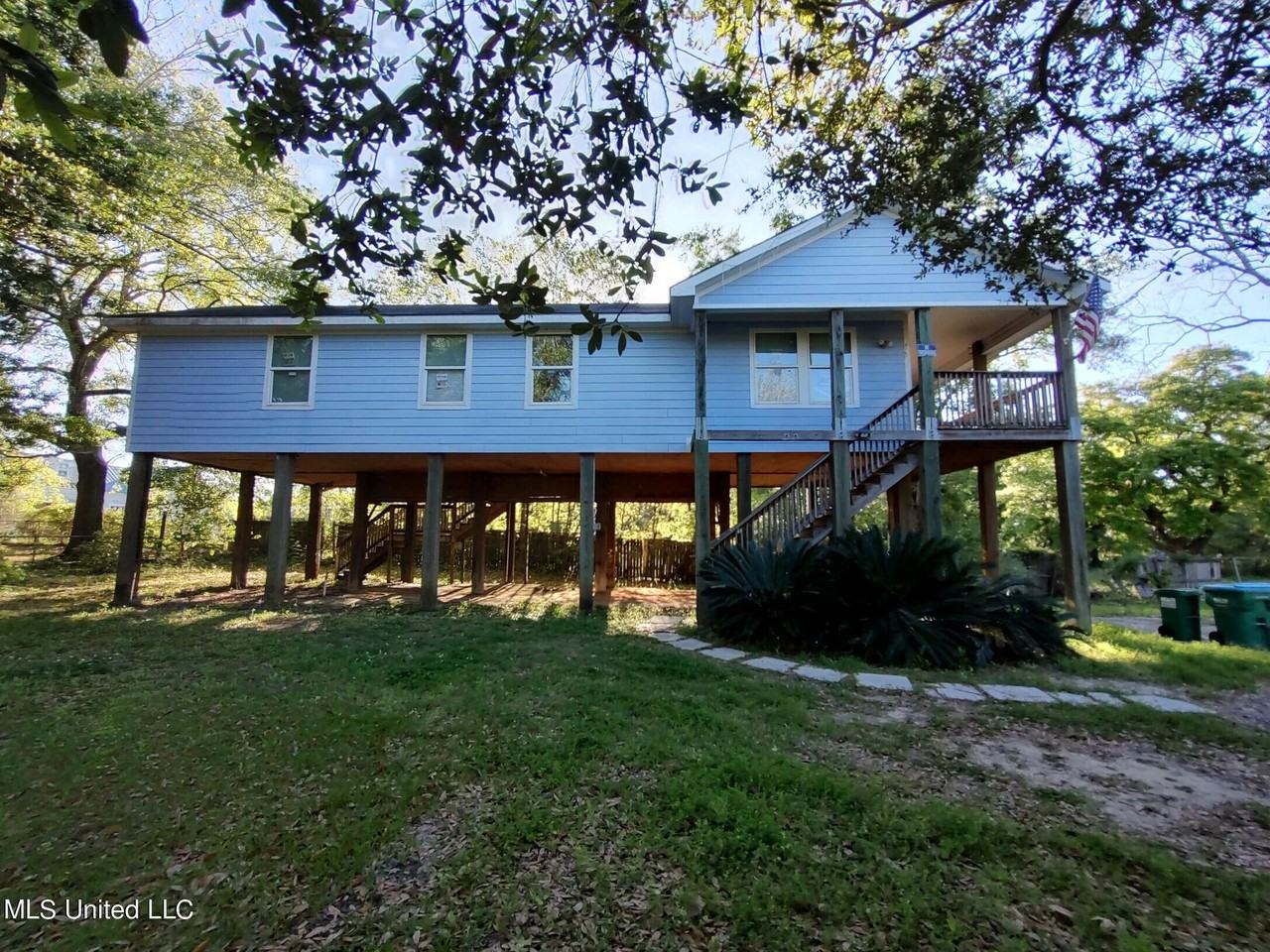 3115 Louise St - Photo 2 of 17