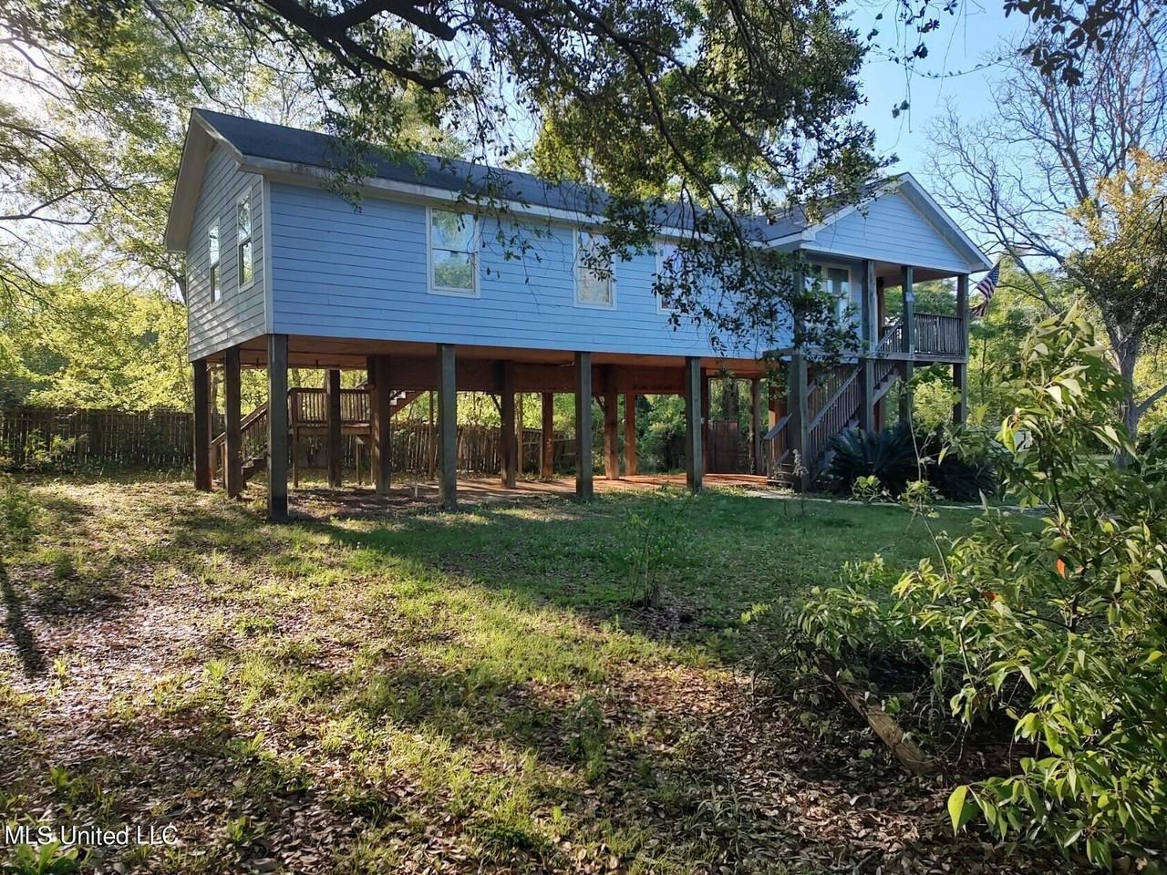 3115 Louise St - Photo 3 of 17