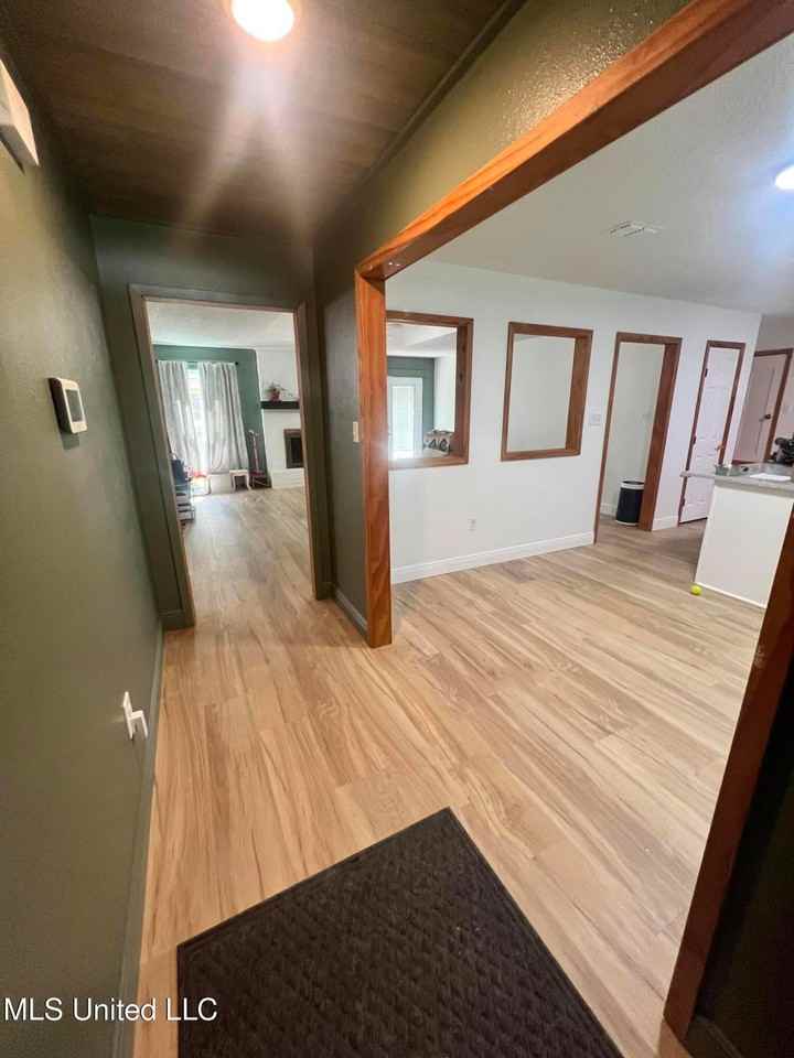 11258 Laura Ln - Photo 3 of 19