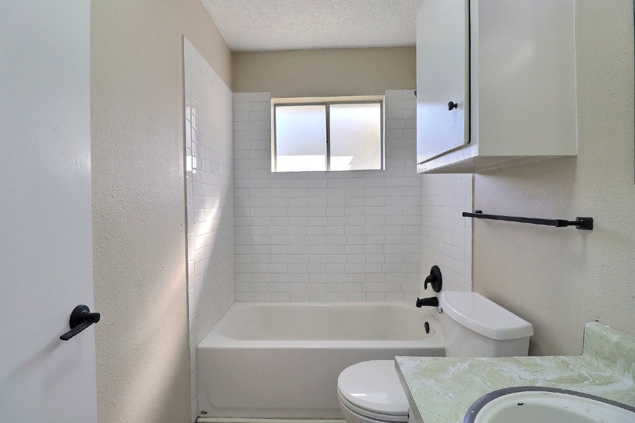 304 Deborah Dr - Photo 7 of 12