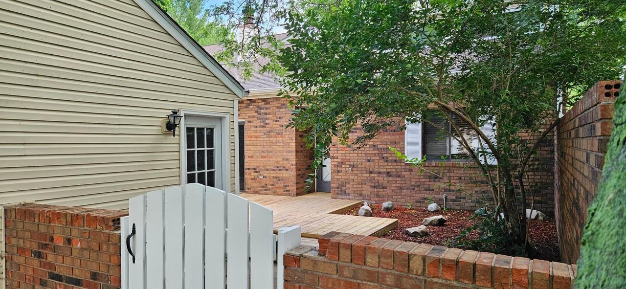 1205 Saratoga Ln - Photo 3 of 18