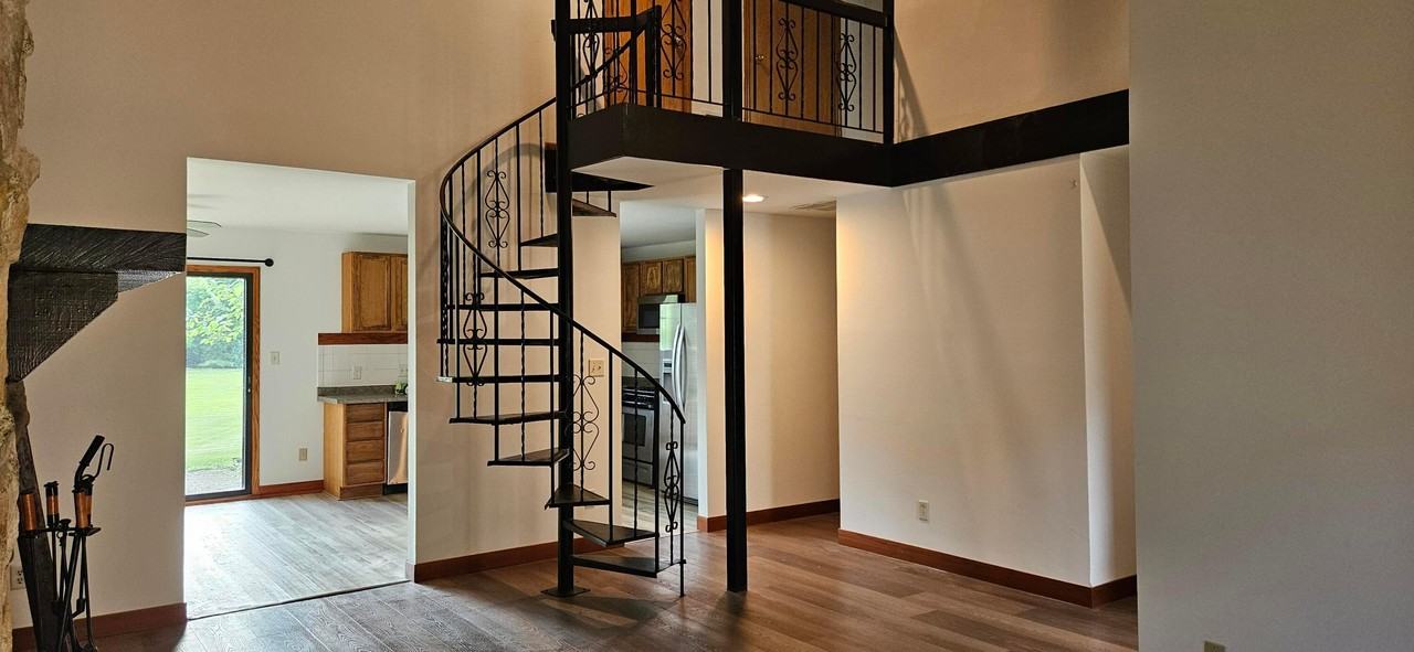 1205 Saratoga Ln - Photo 5 of 18