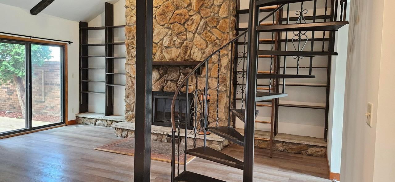 1205 Saratoga Ln - Photo 6 of 18