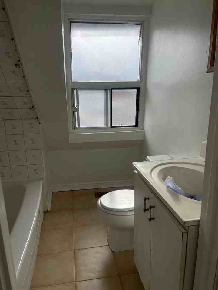 700 Brock Avenue - Photo 3 of 12