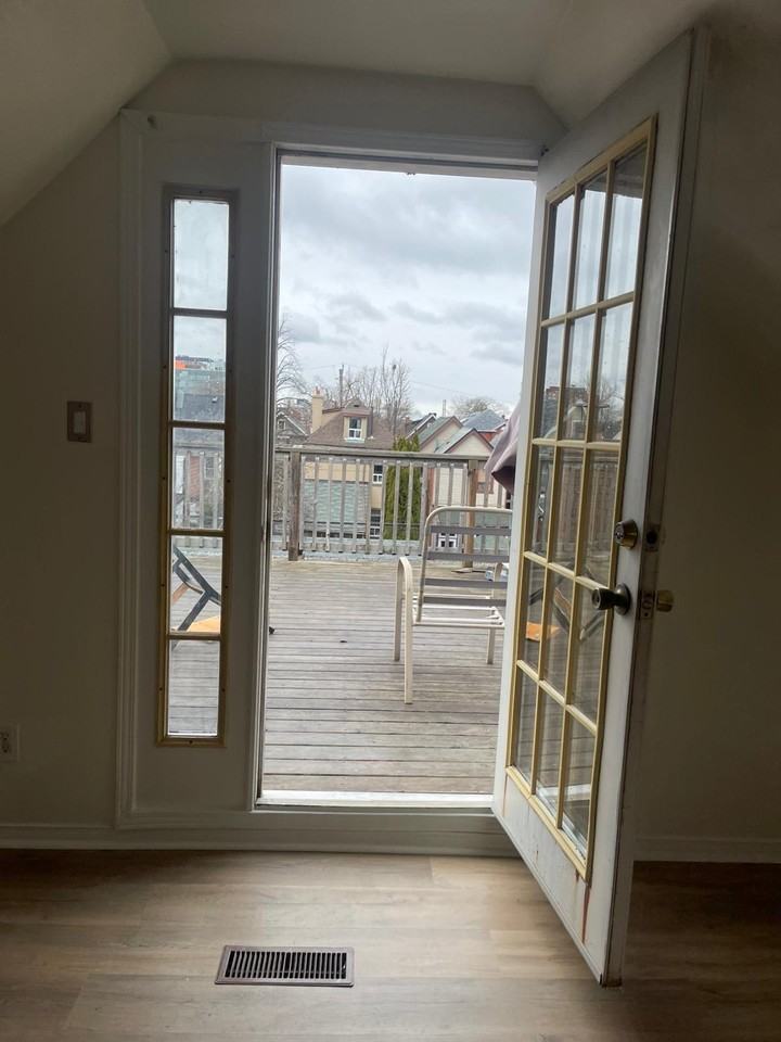 700 Brock Avenue - Photo 4 of 12