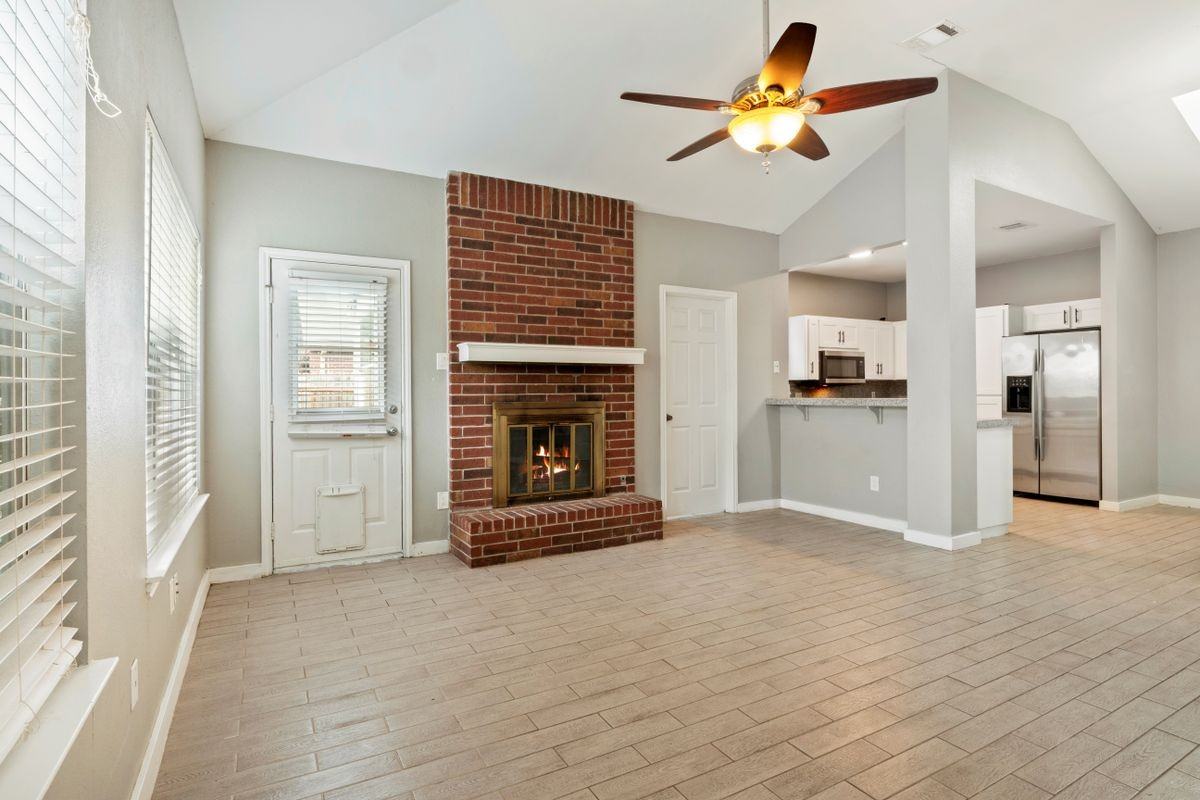 16801 Gravesend Rd - Photo 4 of 30