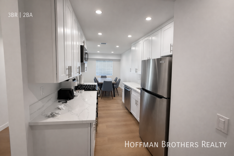 7441 Hazeltine Ave #201 - Photo 4 of 17