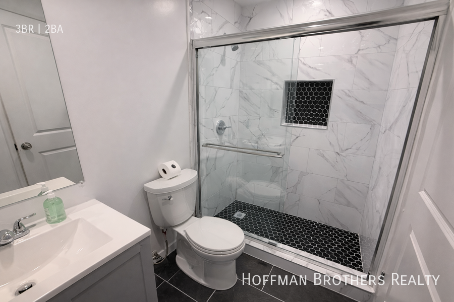 7441 Hazeltine Ave #201 - Photo 6 of 17
