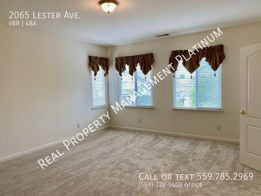 2065 Lester Ave - Photo 7 of 31