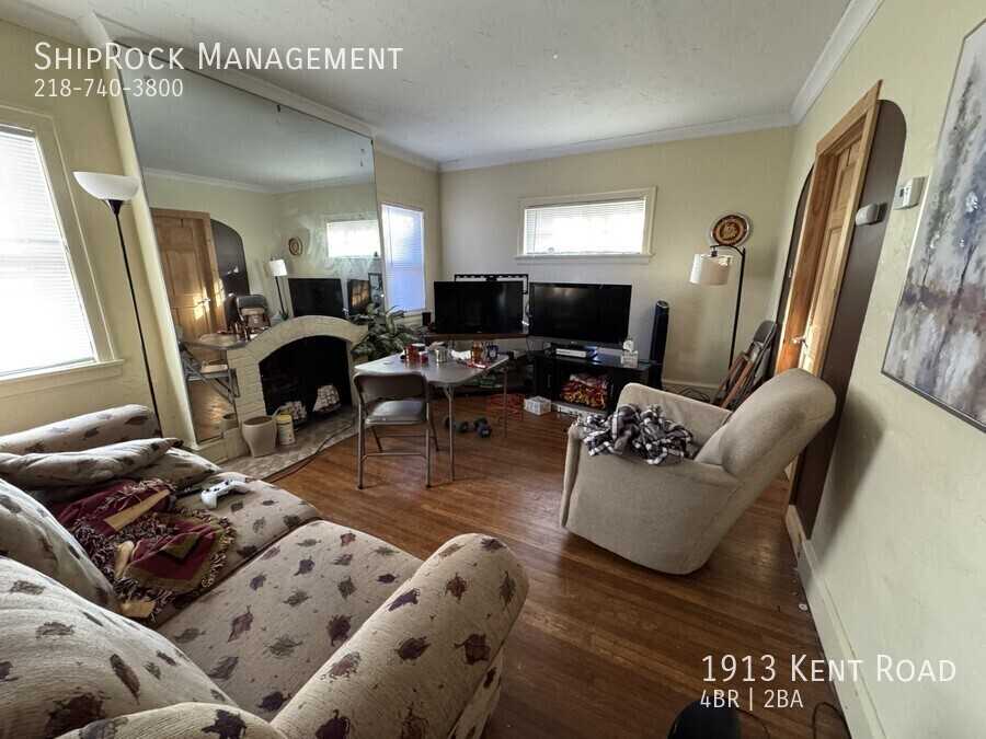 1913 W Kent Rd - Photo 2 of 6