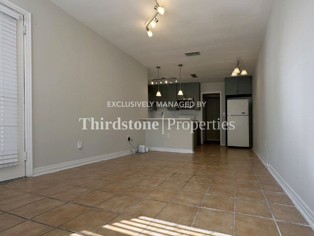 2855 Lydia St - Photo 4 of 14