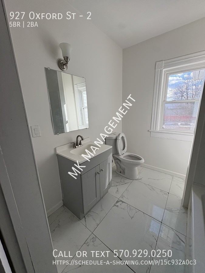 927 Oxford St #2 - Photo 4 of 33