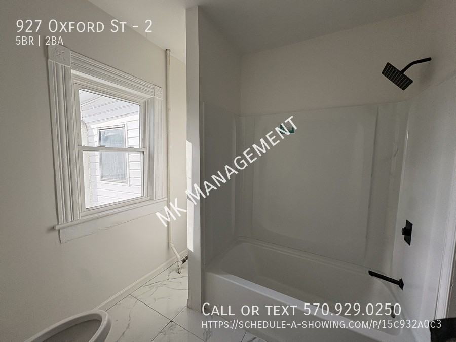 927 Oxford St #2 - Photo 5 of 33