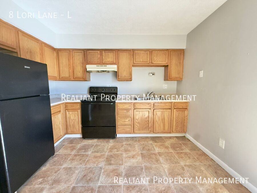 8 Lori Ln #L - Photo 2 of 10