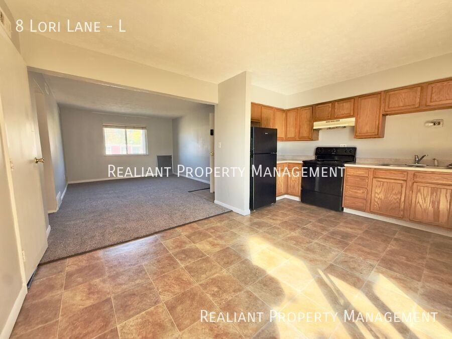 8 Lori Ln #L - Photo 4 of 10