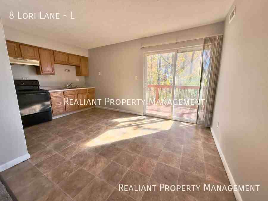 8 Lori Ln #L - Photo 5 of 10