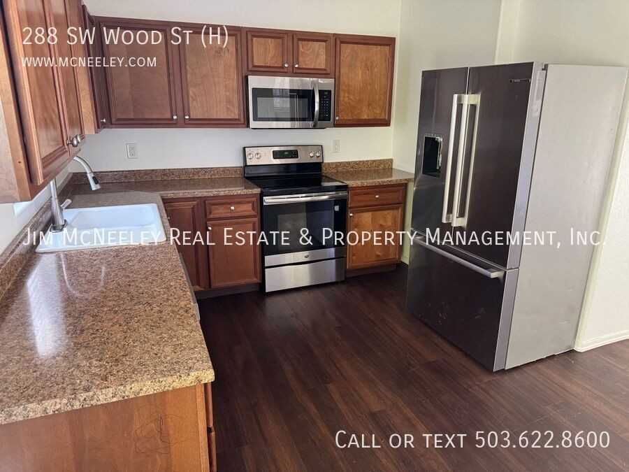 288 Sw Wood St - Photo 2 of 12