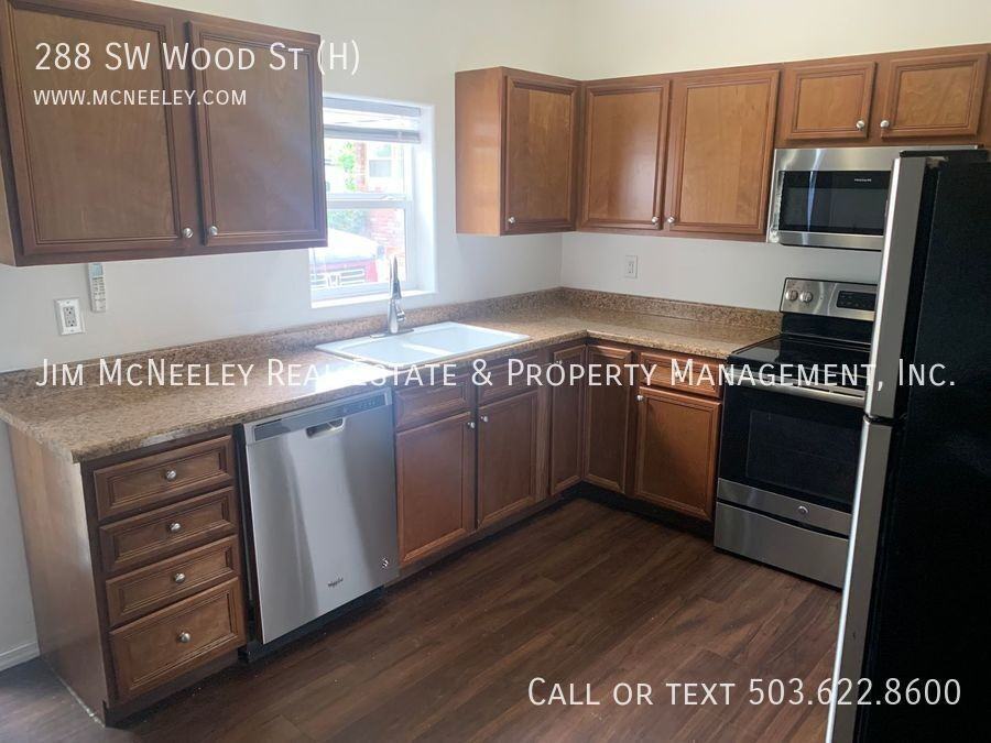 288 Sw Wood St - Photo 3 of 12