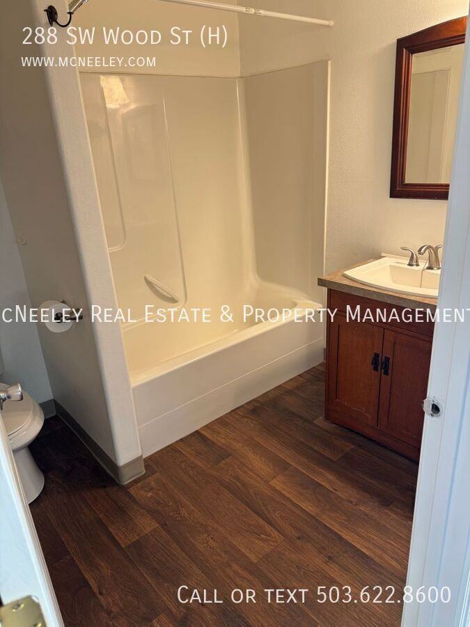 288 Sw Wood St - Photo 6 of 12