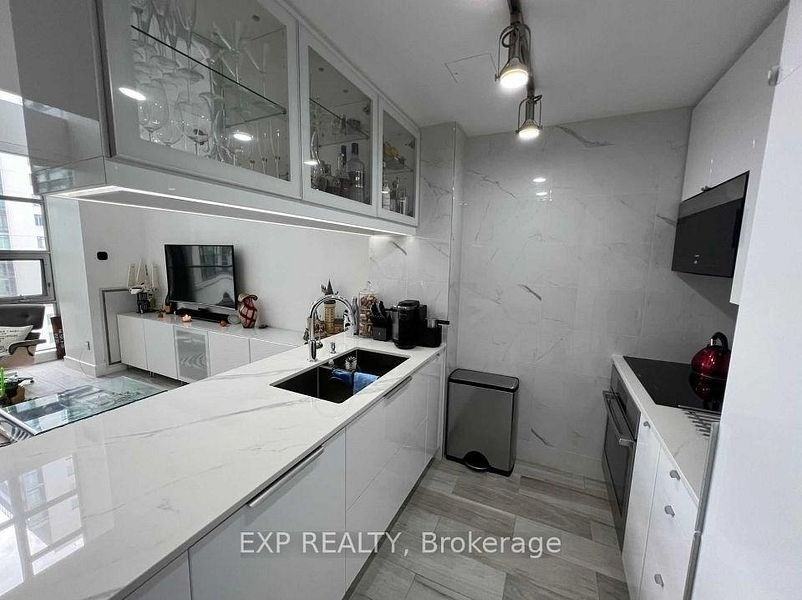 637 Lake Shore Boulevard West #632 - Photo 6 of 15