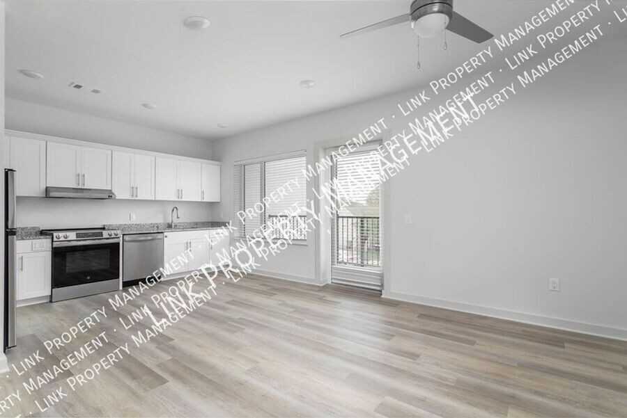 245 W 26th St - Photo 4 of 31