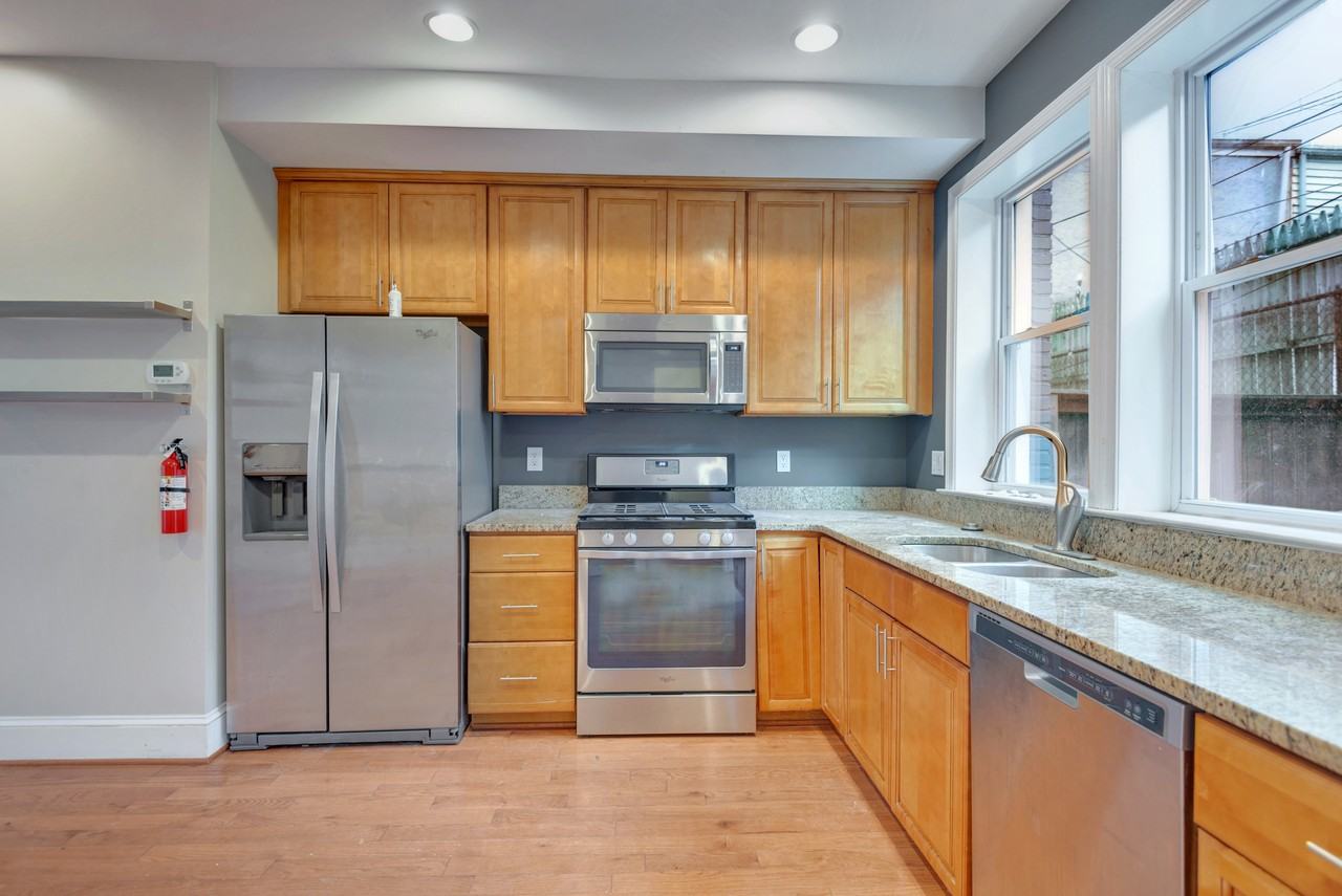 1425 C St Ne - Photo 2 of 21