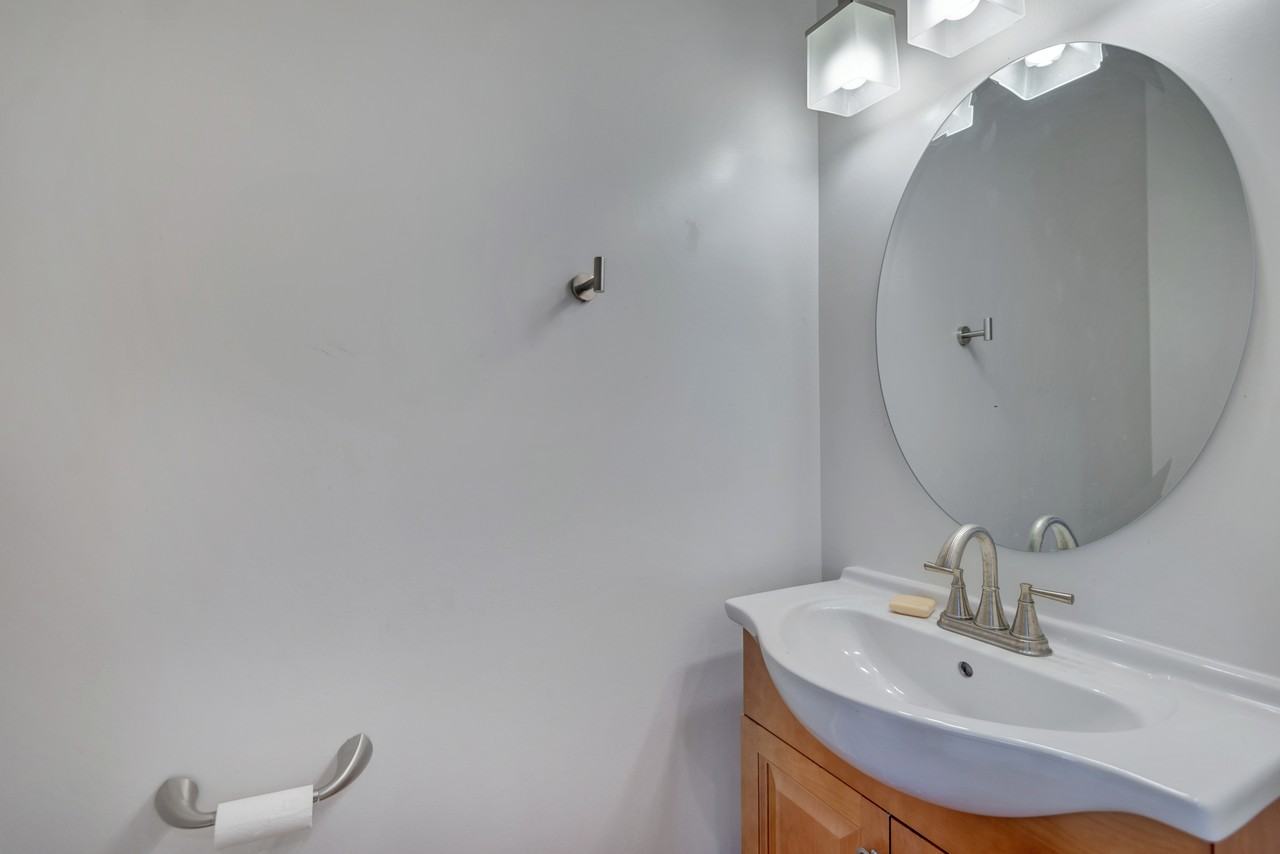 1425 C St Ne - Photo 4 of 21