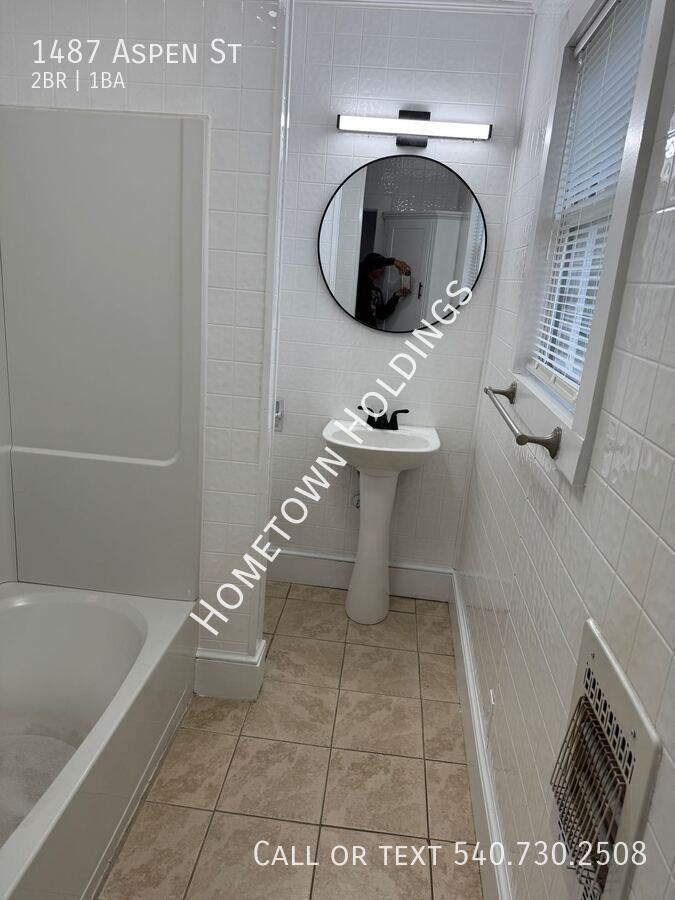 1487 Aspen St - Photo 3 of 9