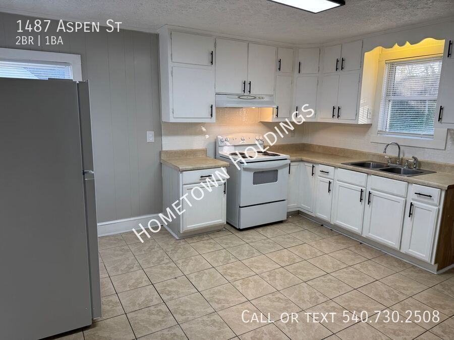 1487 Aspen St - Photo 4 of 9