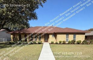 featured image of 905 Bromwich St