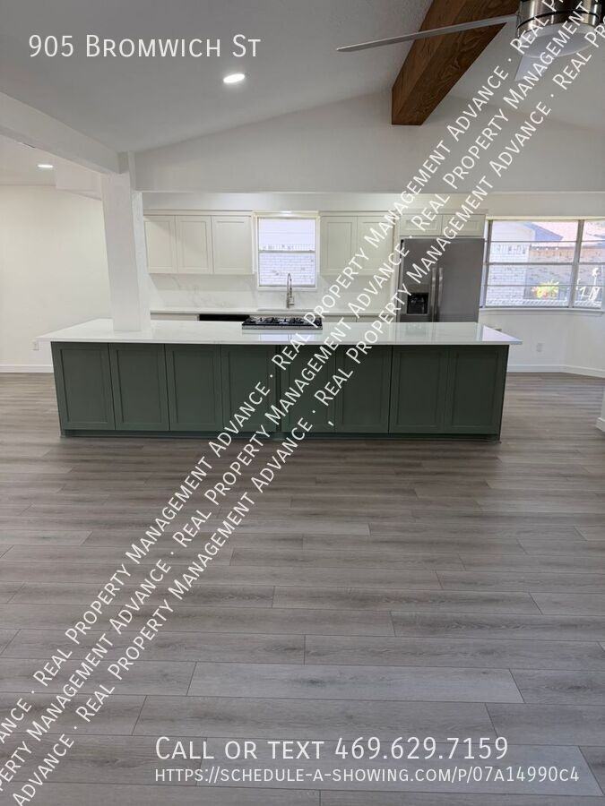 905 Bromwich St - Photo 5 of 25