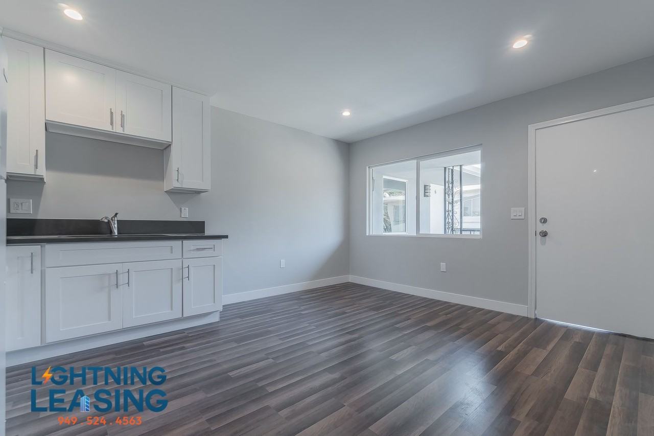 4154 Lockland Pl #2D - Photo 2 of 8