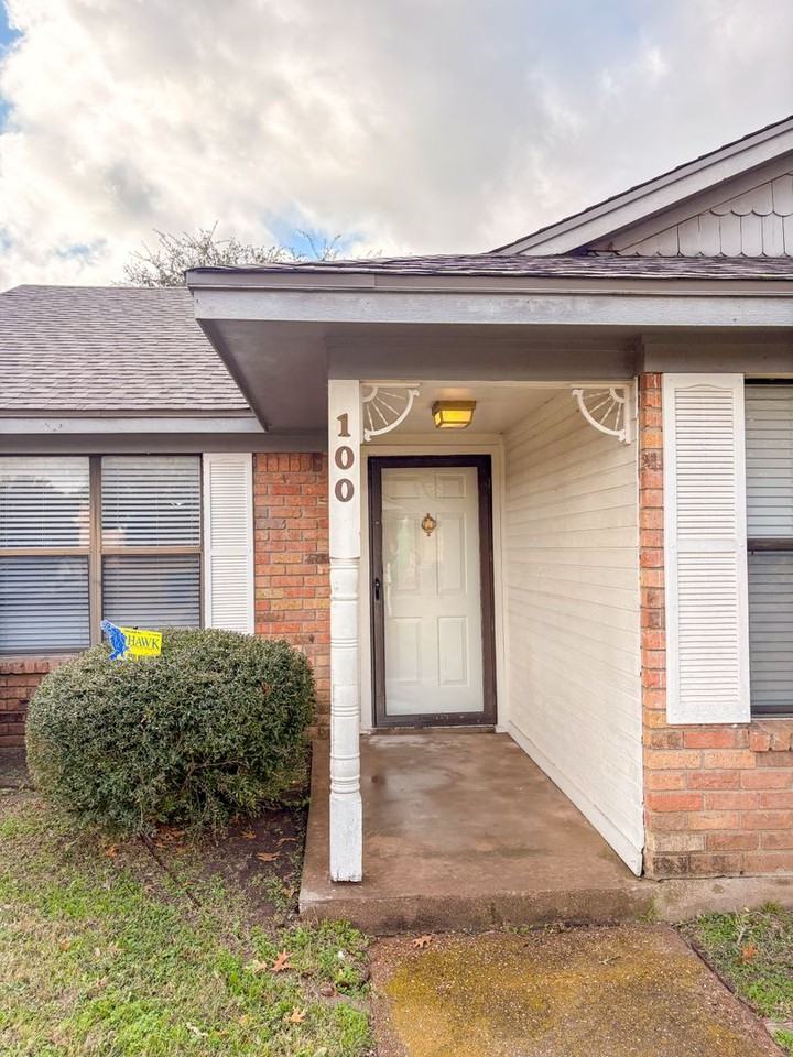 100 Marylee Dr - Photo 2 of 20