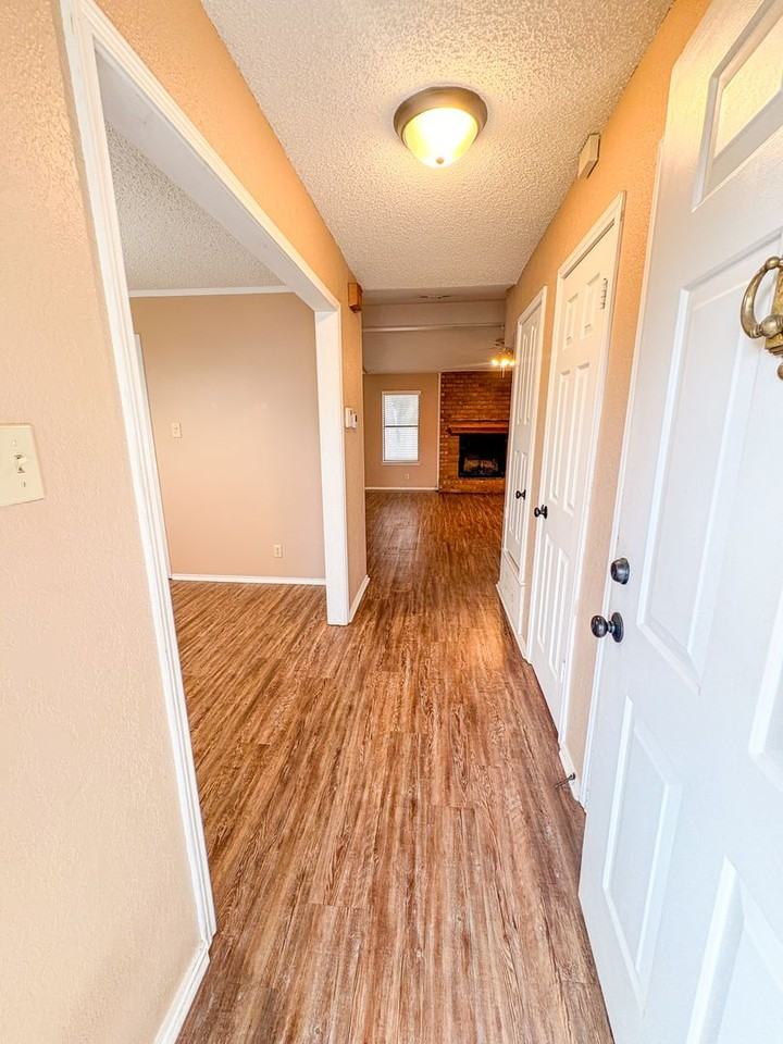 100 Marylee Dr - Photo 3 of 20