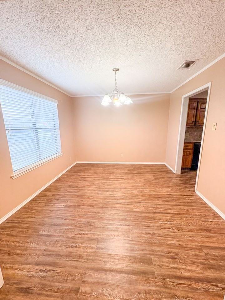 100 Marylee Dr - Photo 6 of 20