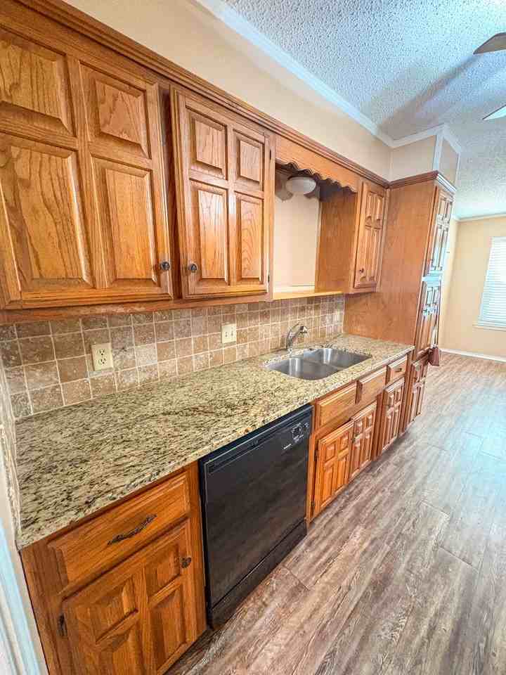 100 Marylee Dr - Photo 7 of 20