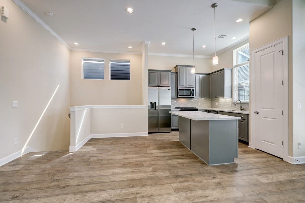 2119 Naomi St #2119A - Photo 5 of 20